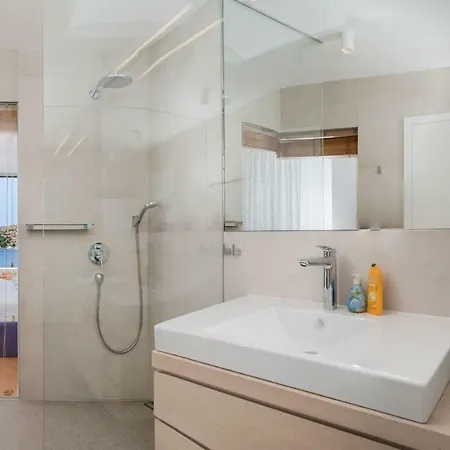 Luxury Carpe Diem Paradise וילה רוגוזניצה