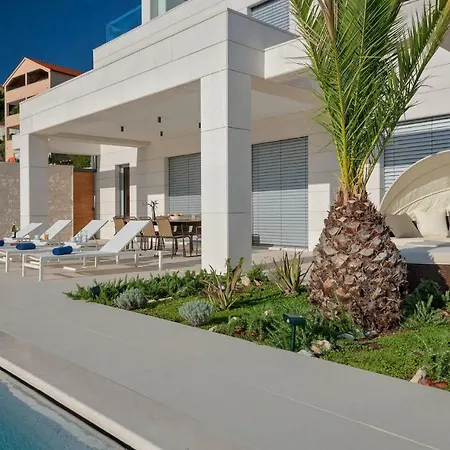 Luxury Carpe Diem Paradise